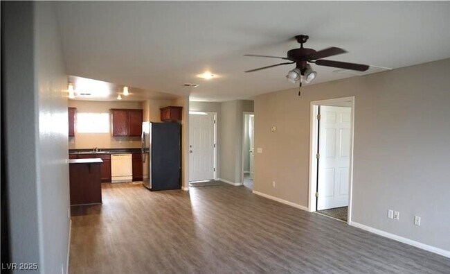 Foto del edificio - 200 S Mount Charleston Dr E