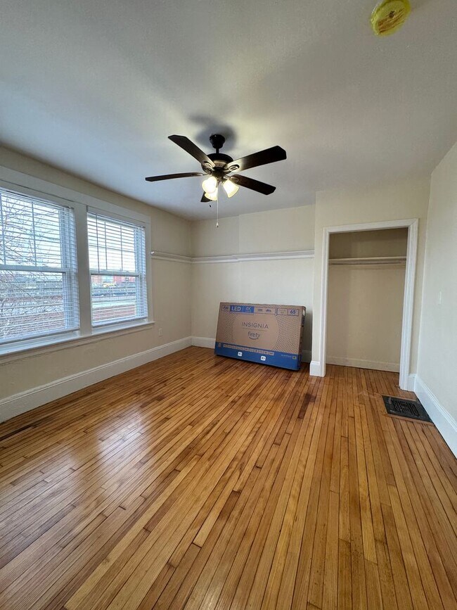 Foto del edificio - TOWNHOUSE FOR RENT!  ALLSTON 7 BED WITH YA...
