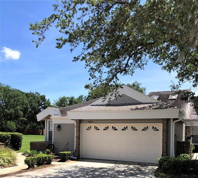 Foto del edificio - 3210 Stonewater Ct