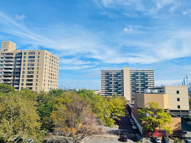 Foto del edificio - 10 Huron Ave