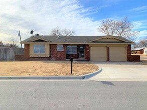 Building Photo - 1001 SE Alta Ln