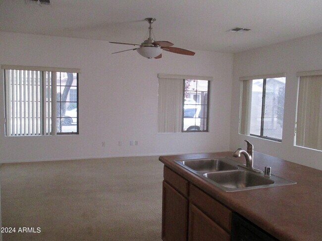 Building Photo - 2633 E Riviera Dr