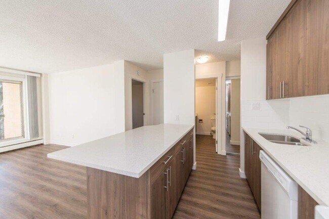 Photo du bâtiment - Sunalta 1626 Apartments