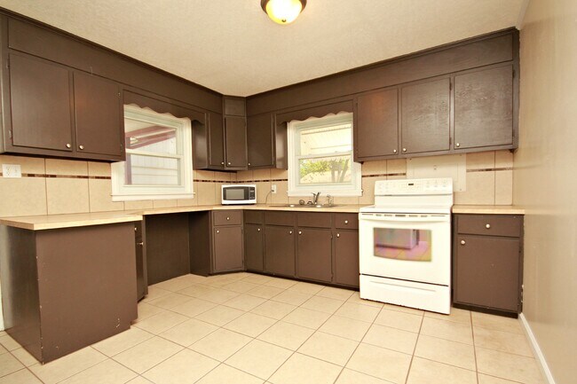 Building Photo - Well-Maintained Two Bedroom Milan Home