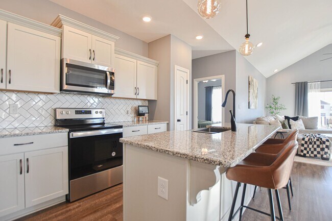 Building Photo - Pet Friendly Three Bedroom!