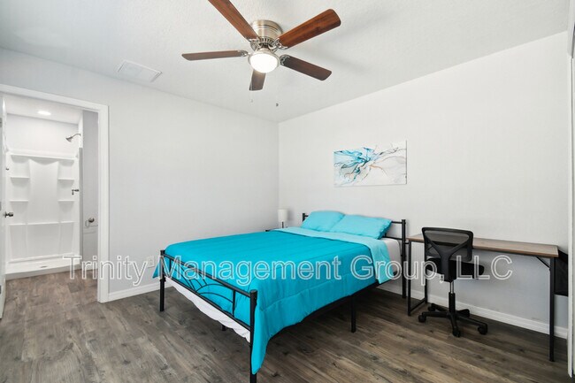 Foto del edificio - 1051 Dogwood Dr