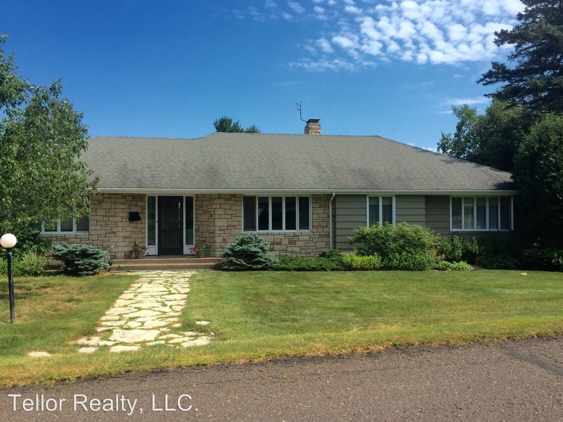 Primary Photo - 1740 Lakeview Dr