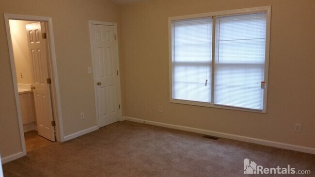 Building Photo - 2139 Hickory Bend