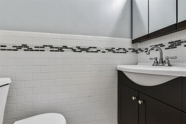 Building Photo - 434 Fairmount Ave