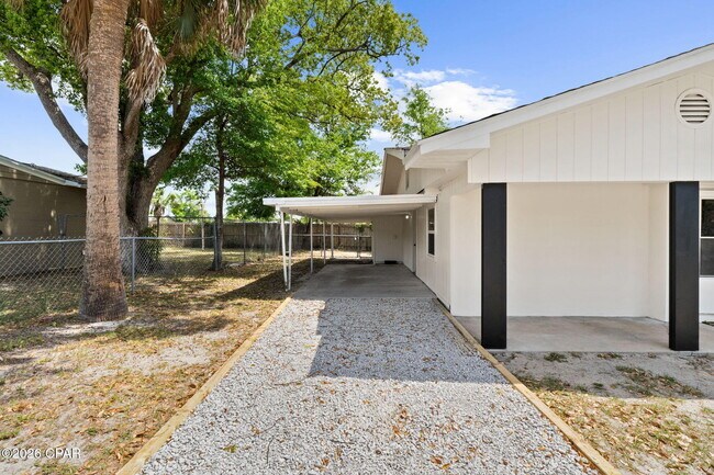 Building Photo - 708 Cactus Ave