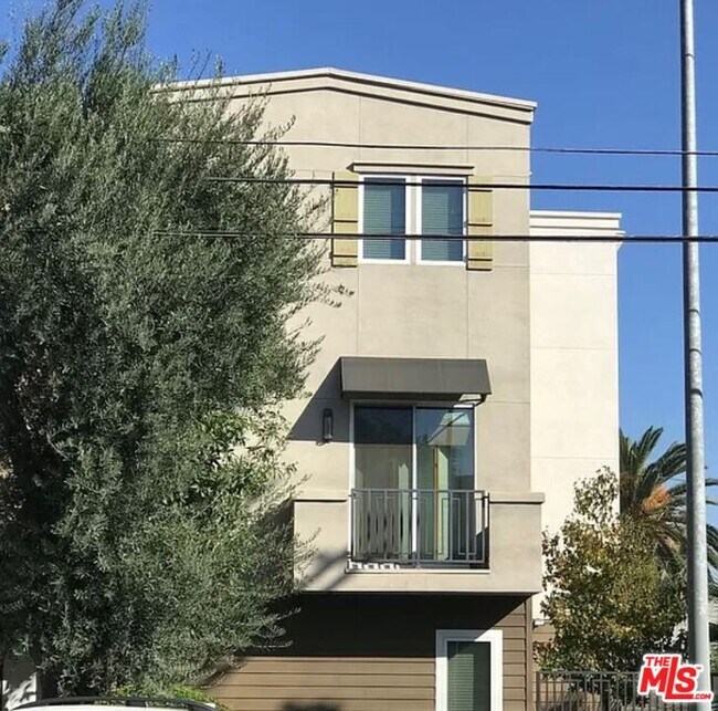 Foto del edificio - 5632 Hazeltine Ave