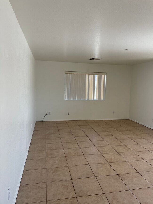 Building Photo - Unfurnished Full Time Duplex