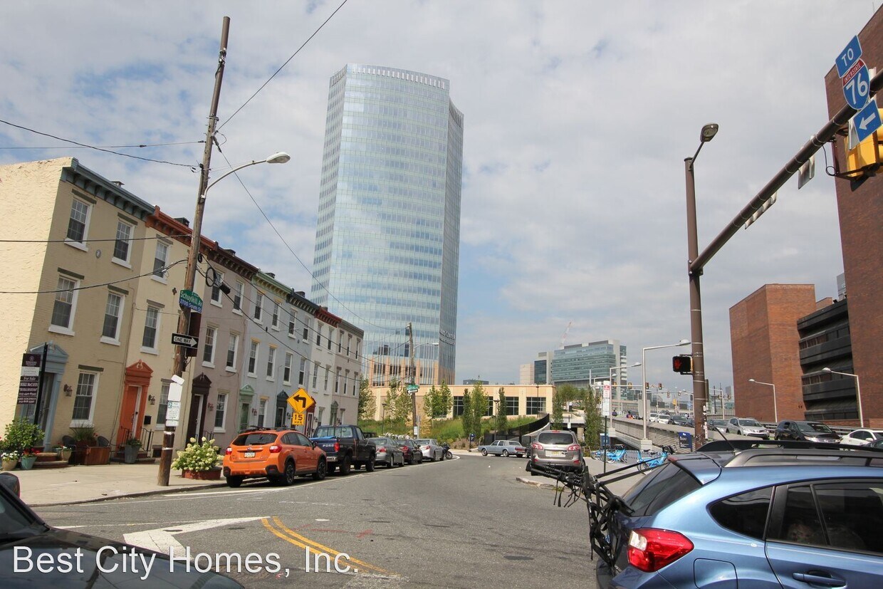 Foto principal - 2 br, 2 bath House - 2710 South Street