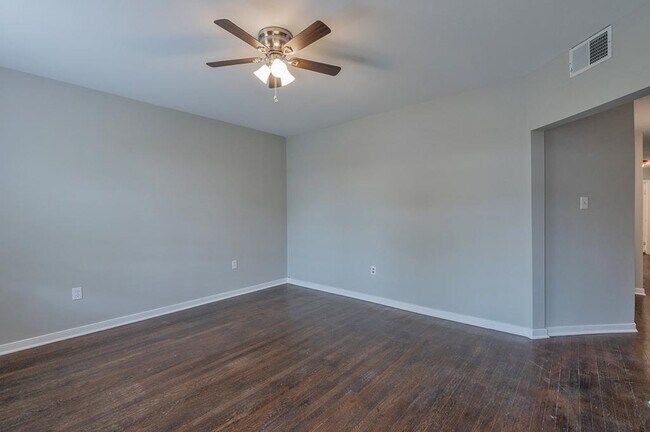 Building Photo - 3123 W Grace St, Apt 3