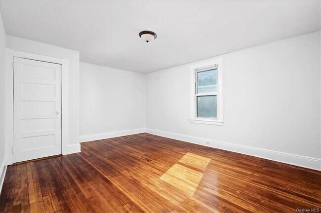 Foto del edificio - 56 Rockdale Ave