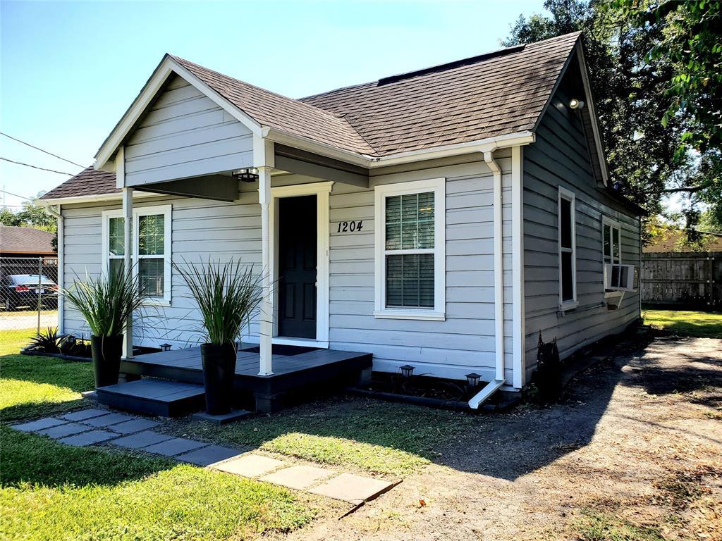 Primary Photo - 1204 De Boll St