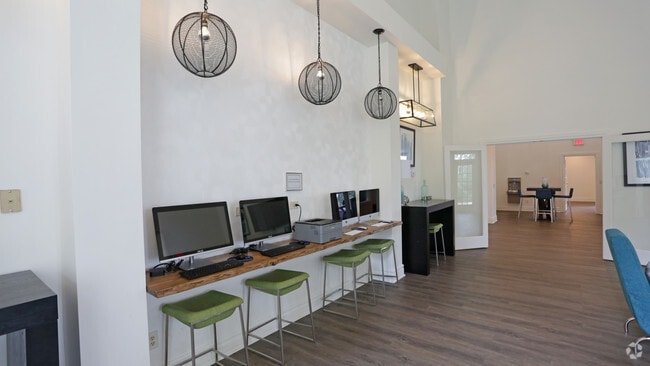 Computer Center - Aventura Oak Mountain