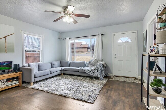 Building Photo - Cozy 2-Bedroom Home in Roy