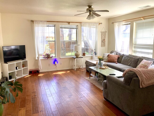 Foto del edificio - 4046 S Nicholas St
