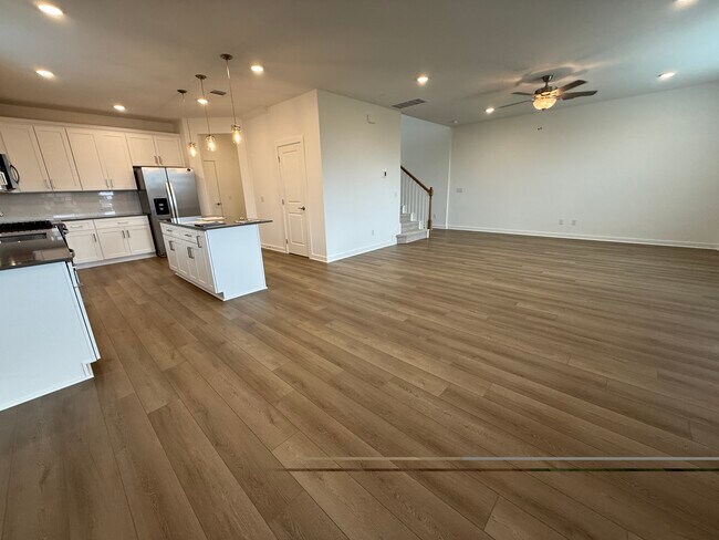 Foto del edificio - 480 Tailwind Dr