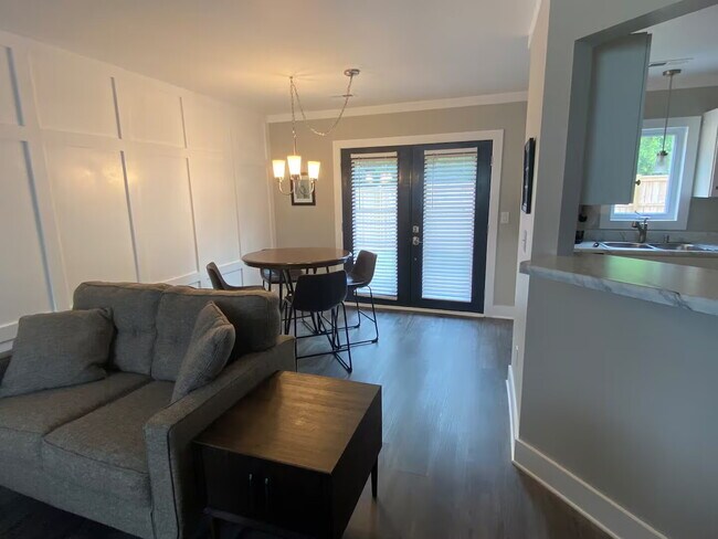 Foto del edificio - Beautiful 3 bed, 2 bath in Central