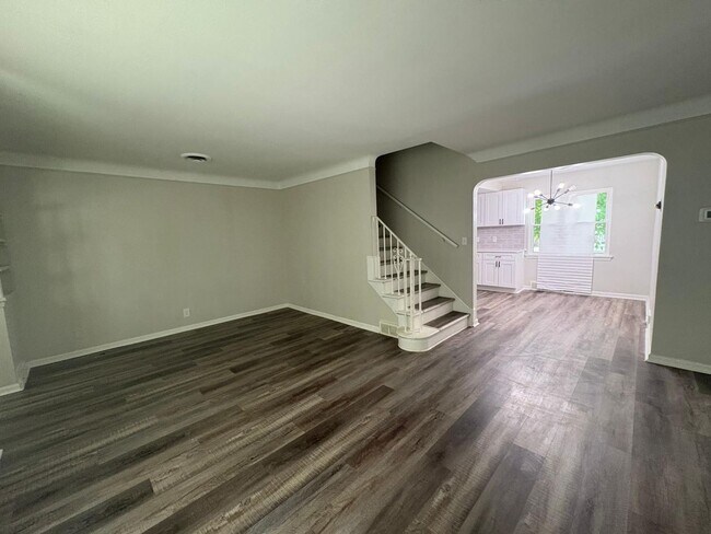 Building Photo - Beautiful Home in the Heart of Cleveland H...