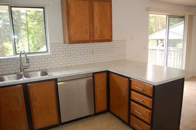 Building Photo - 721 Scenic Heights Rd