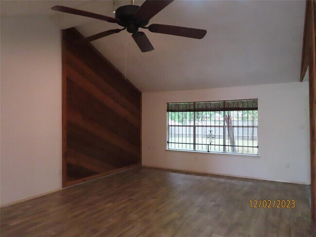 Building Photo - 15223 Dunstable Ln