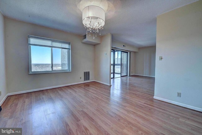 Foto del edificio - 8380 Greensboro Dr