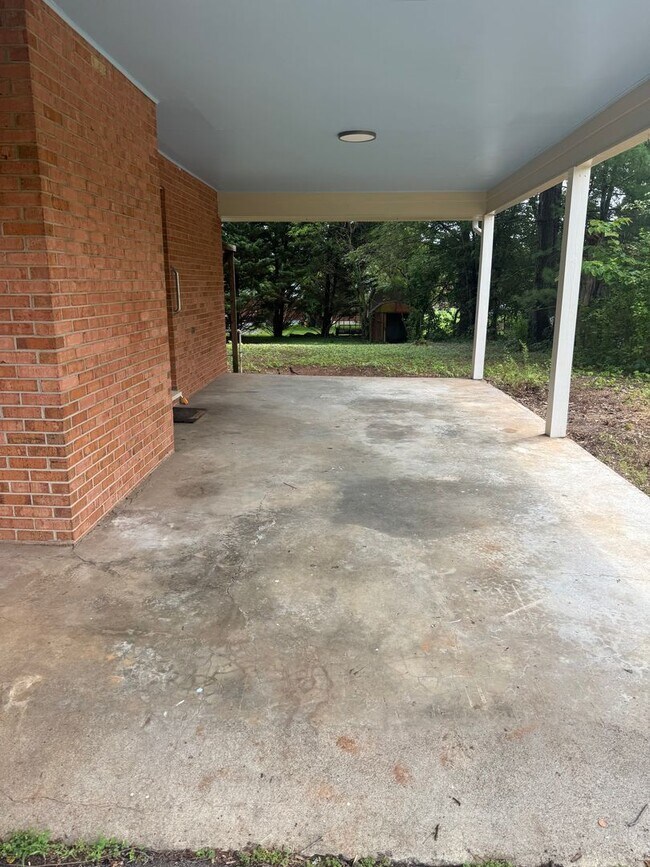 Foto del edificio - 3 BR Brick Home