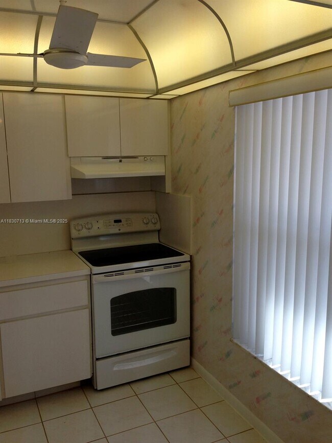 Foto del edificio - 6070 NW 64th Ave