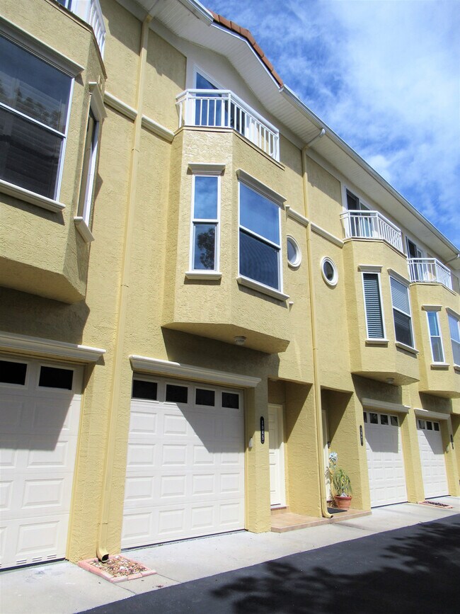 Building Photo - TIERRA VERDE - Updated Unfurn. Annual - 3 ...