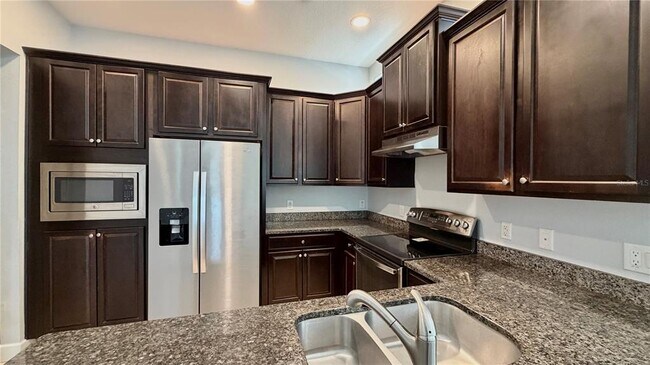 Foto del edificio - 8348 Tavistock Lakes Blvd