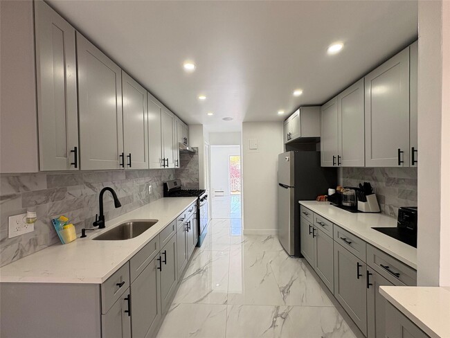 Foto del edificio - 1041 E 80th St