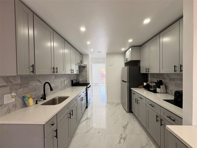 Foto del edificio - 1041 E 80th St