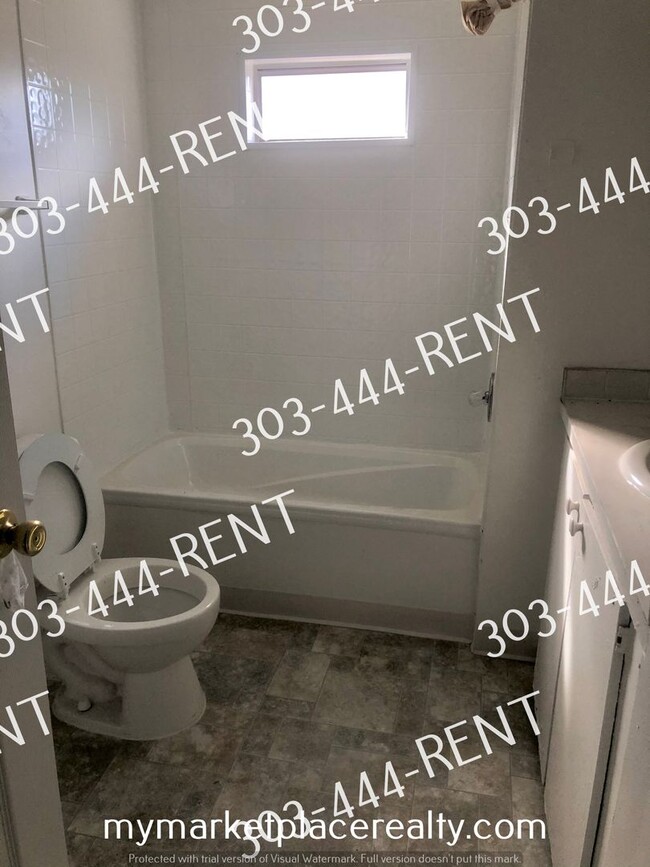 Building Photo - 3 Bedroom 2 Bath in Federal Heights