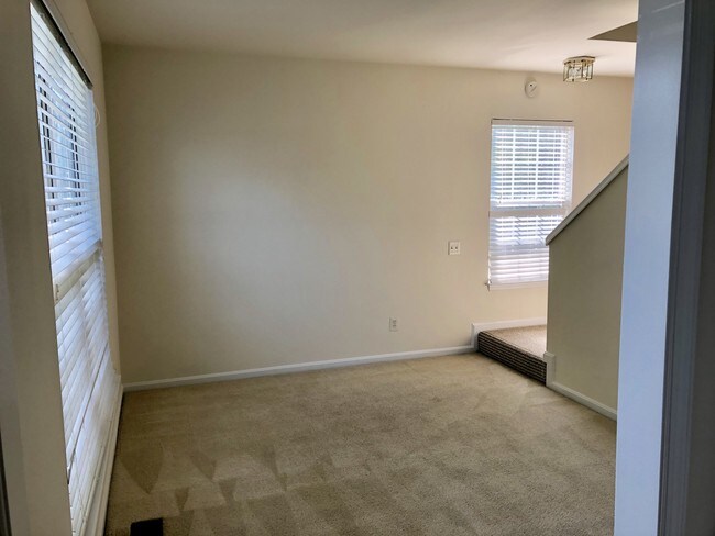 Building Photo - 5810 Moonbeam Dr