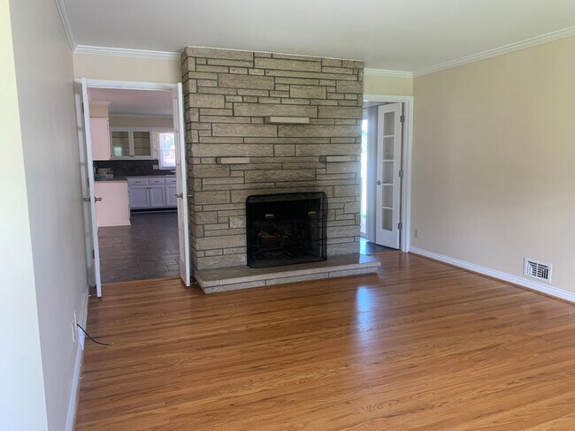Foto del edificio - Gorgeous, Updated 3 Bedroom, 2 Bath Ranch ...