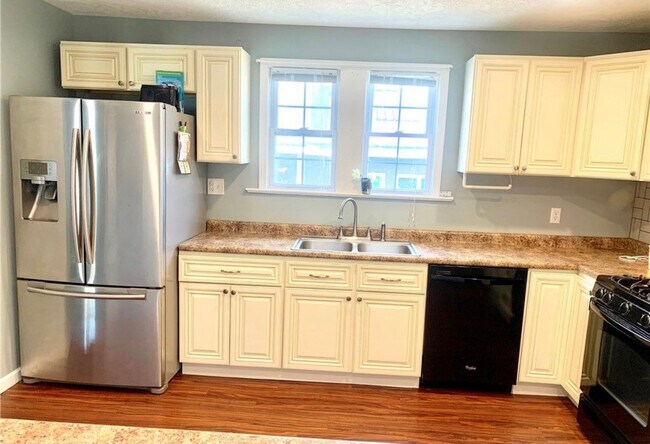 Kitchen - 500 Stone St