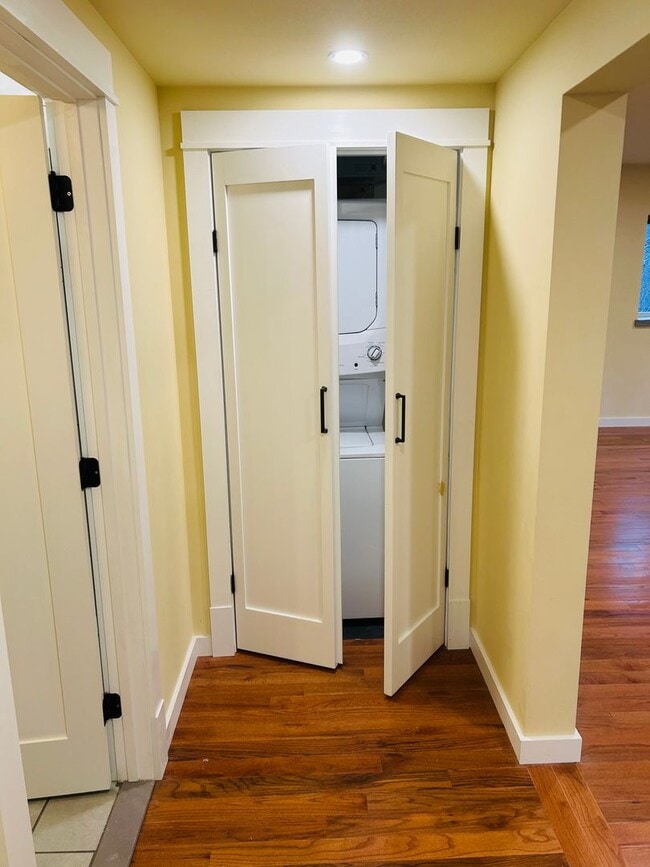 Foto del edificio - 605 Alderson Ave