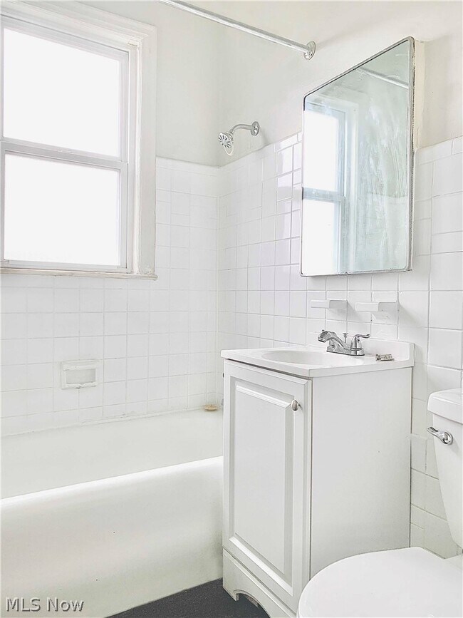 Foto del edificio - 2830 E 130th St