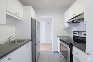 Building Photo - 1525 Av. Victoria