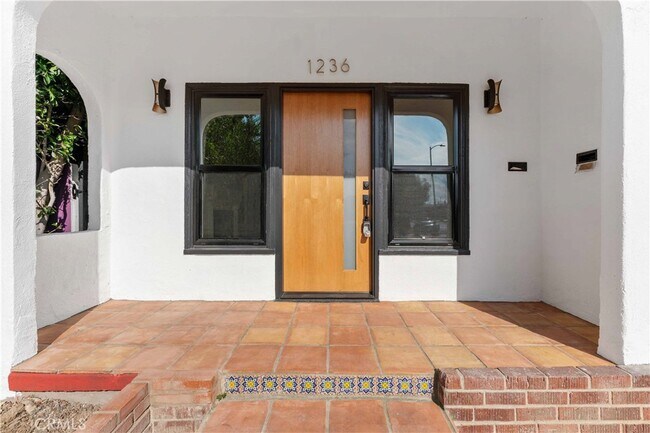 Foto del edificio - 1236 Cloverdale Ave