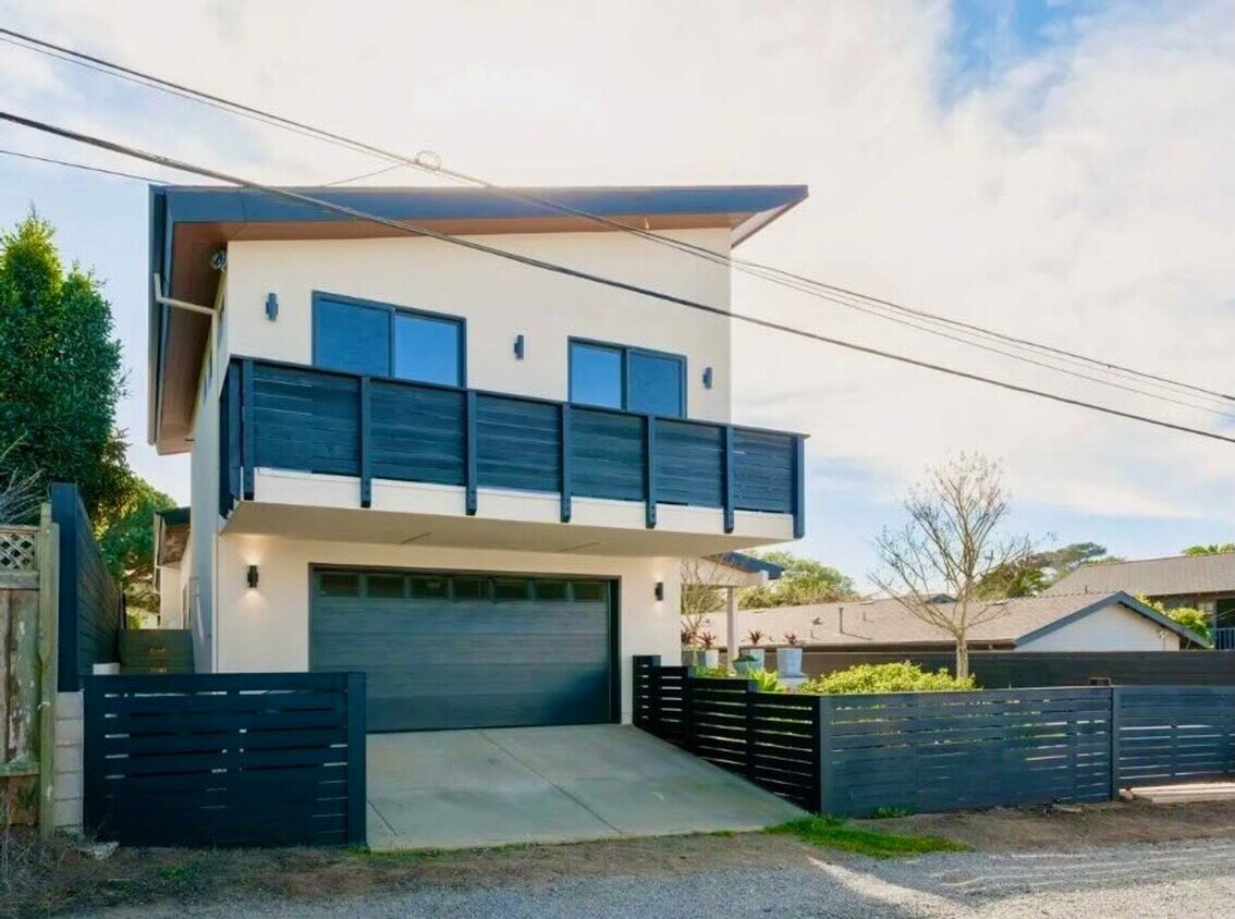 Foto principal - Modern Condo in Point Loma's Wooded Area