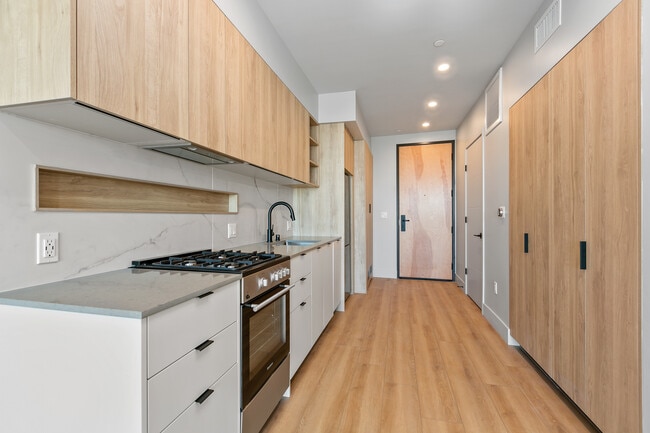 1 BR, 1.5 BA - 815SF - Archer