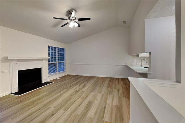 Foto del edificio - 1818 Cres Hill Dr NW
