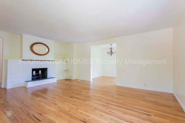 Foto del edificio - 341 Pine Hill Rd
