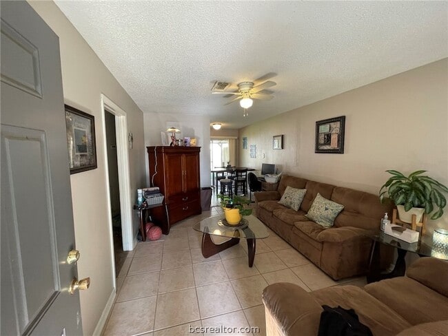 Foto del edificio - 1525 Hillside Dr