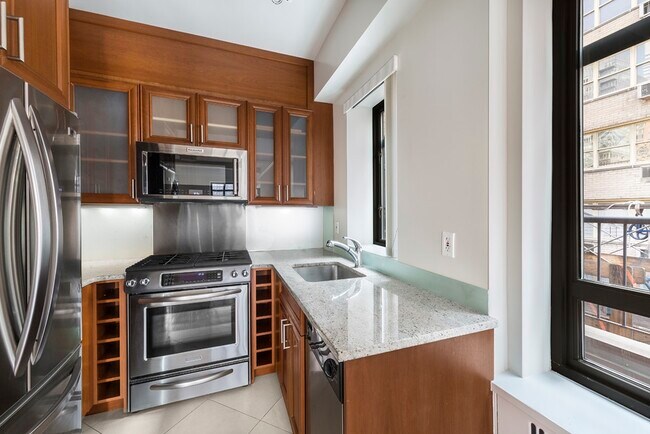 Building Photo - 340 E 52nd St