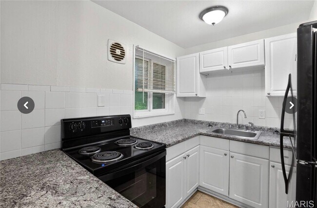 Foto del edificio - 7744 Ellington Dr